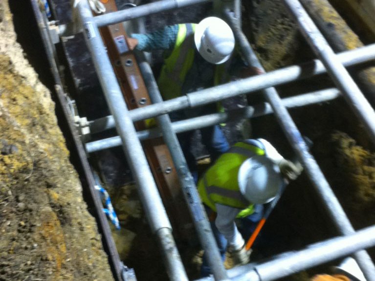 Workers working on National Trench Safety hydraulic vertical shores